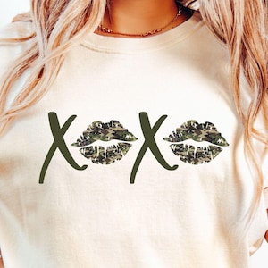 Camouflage Xoxo png, jachtvrouw png, Valentijnsdagshirt png, camouflagelippen png, Valentine png, Xoxo png, Valentine png