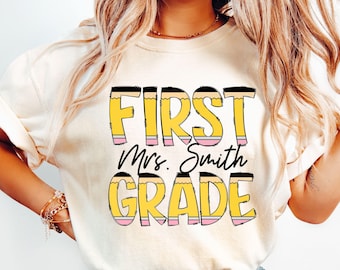 Aangepaste leraar eerste leerjaar png, gepersonaliseerde potloodnaam leraar png, aangepast leraarsshirt png, terug naar school, cadeau leraar waardering cadeau