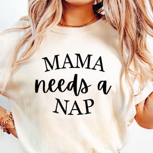 Mama Needs a Nap SVG, Mom Life Svg, Mom Shirt Svg, Mom Mode Svg, Funny Mom Svg, Dia das Mães Svg, Mom Vibes Svg, Mother Svg, Mom Quote Svg