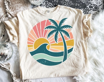 Retro Sunset Beach SVG PNG: Plik do wycinania tropikalnych palm, grafika na koszulce z falami oceanu, letni projekt w stylu boho (pobranie cyfrowe)