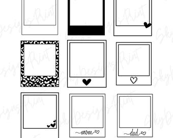 Può includere: Una collezione di nove cornici quadrate per foto disposte a griglia. Le cornici presentano vari design in bianco e nero, tra cui bordi pieni, motivi leopardati e icone a forma di cuore. Alcune cornici includono il testo mom o dad con cuori.