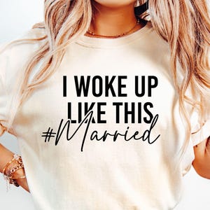 Ich bin aufgewacht wie diese Married SVG, Just Married svg, Hochzeitsdeko-Svg, Braut-Svg, Flitterwochen-Svg, Mrs SVG, Flitterwochen-Shirt-Svg, Ehe-Svg, Png