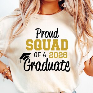 Stolze Familie von 2026 Graduate SVG, 2026 Graduierung SVG-Bundle, Senior Familie svg, stolze graduierten Familie svg, Klasse von 2026, Graduierung svg Bild 3