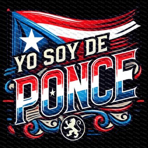 Puede incluir: Un diseño gráfico rojo, blanco y azul con el texto "YO SOY DE PONCE" en letras blancas y negritas. El diseño presenta una bandera puertorriqueña estilizada con un emblema de león en la parte inferior.