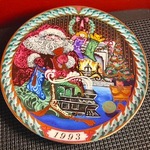 Santa Claus Collection “Santa’s Gifts” 1993 Denmark Porcelain Plate Gold Trim B & G