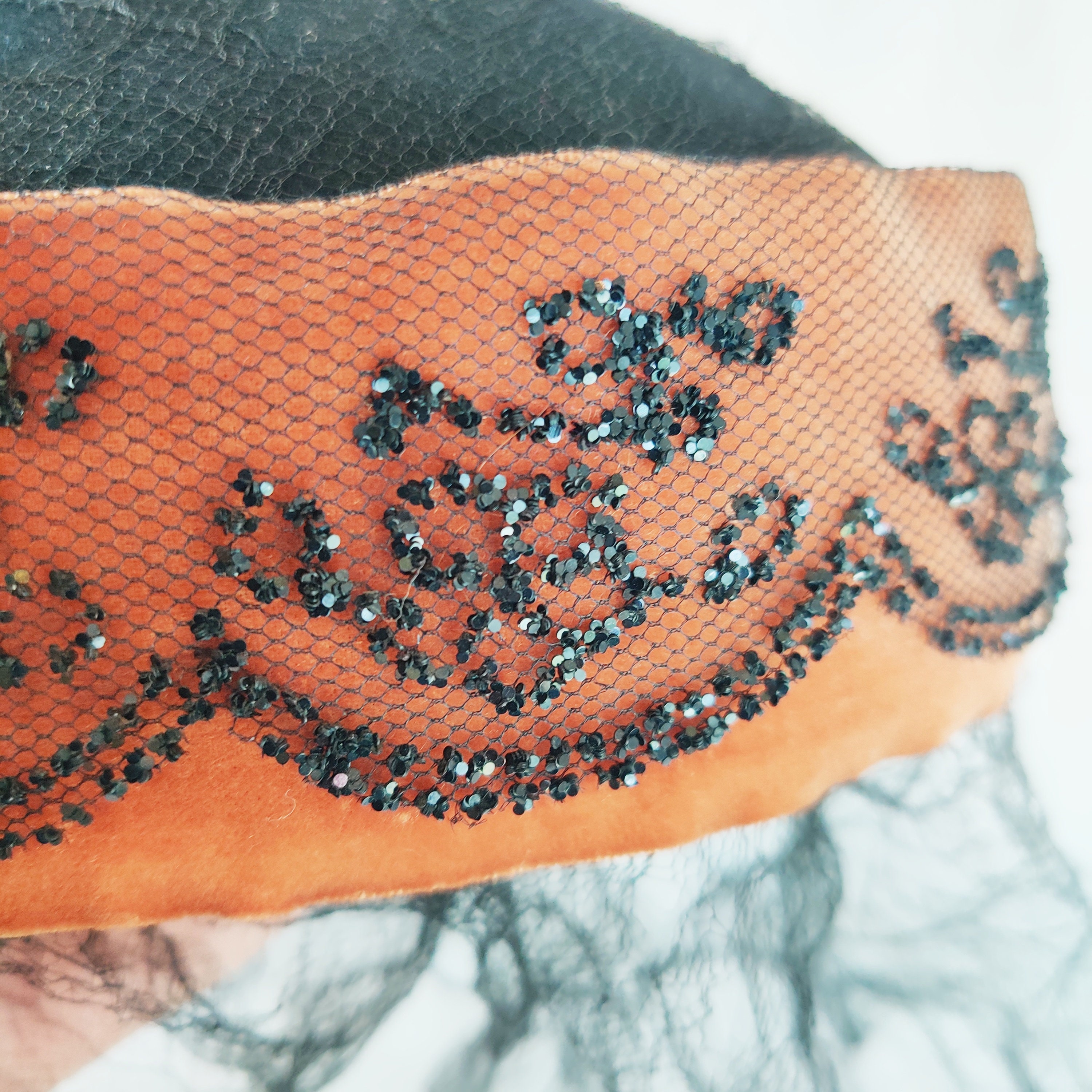 Vintage 1930s Pillbox Hat, Black Crinoline Veil, Crushed  display picture 2