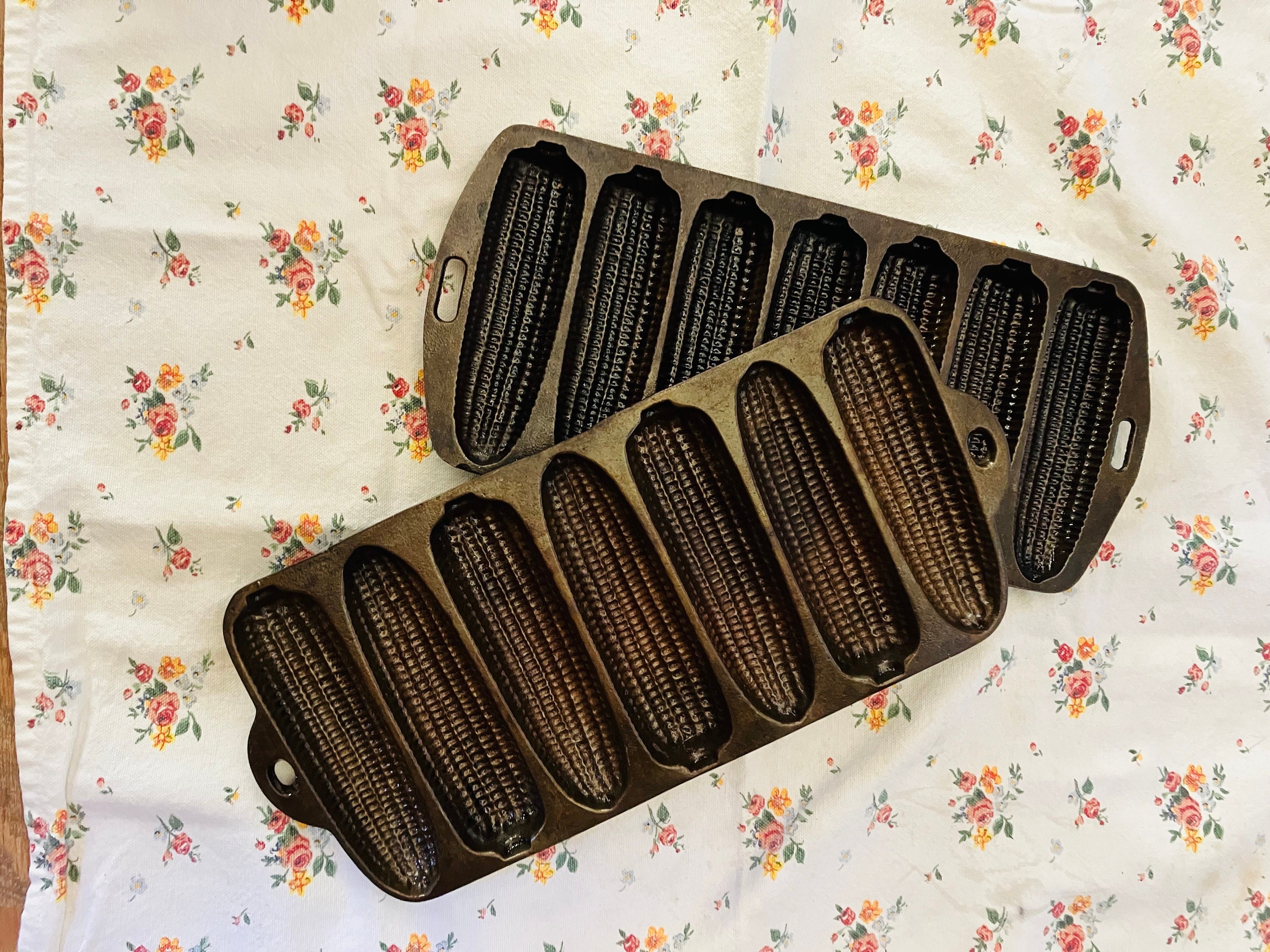 Vintage Cast Iron Corn Bread Stick pan cooking muffins i 19 26 seasoned 7  slot
