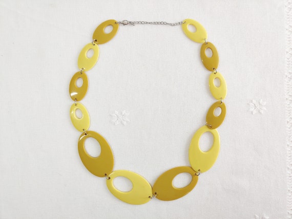 Vintage “Mod” Yellow Earrings and Necklace Set - image 9