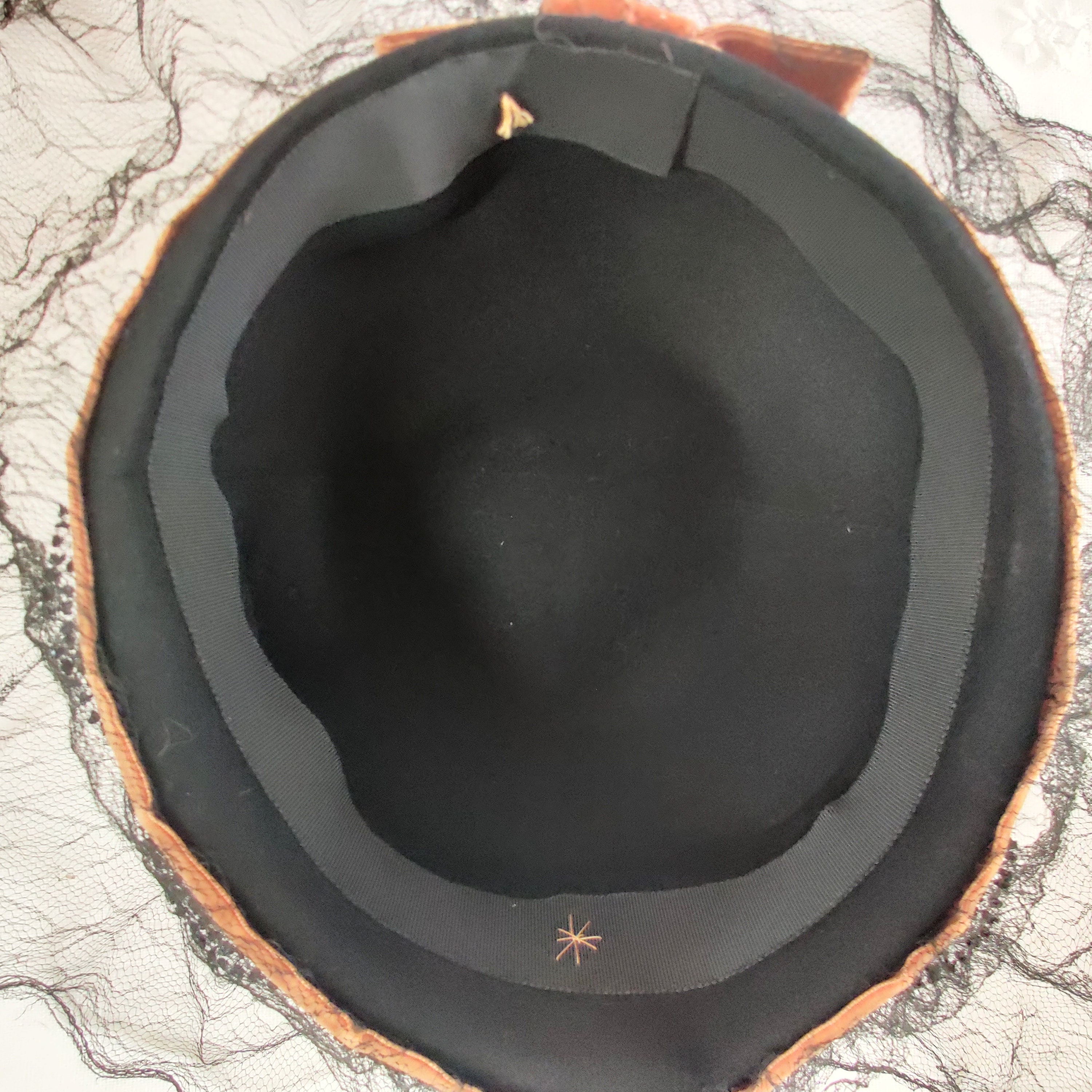 Vintage 1930s Pillbox Hat, Black Crinoline Veil, Crushed  display picture 1