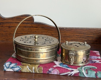 Lot de 2 petites boîtes à grillons rondes en laiton fabriquées en Inde - Récipients décoratifs en laiton