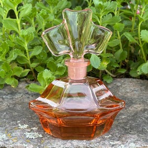 Vintage Bohemian Czech Art Deco Pink Glass Perfume Bottle with Stopper | Vintage Vanity Perfume Bottle, Beautiful Condition