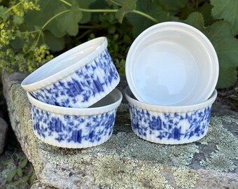 Ensemble vintage de 4 ramequins en porcelaine Pillivuyt, style campagne française | Plats de cuisson cannelés, du four à la table | Coupes à soufflé et à crème anglaise