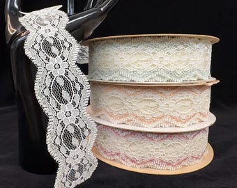 Lot de 3 bobines de ruban artisanal Lion Lion vintage NOS - 1 1/2 po. L - blanc cassé avec vert, pêche, rose