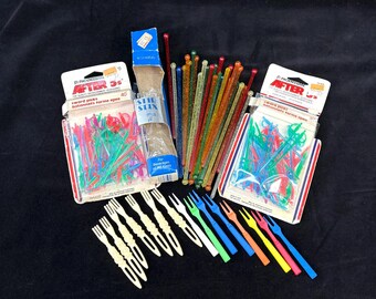Agitateurs tourbillonnants en plastique scintillants vintage des années 1980, piques à apéritif en forme d'épée, fourchettes pour hors-oeuvres en plastique - Lot de cocktail des années 80