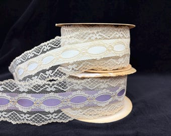 Ruban de dentelle vintage Lion avec insertion de ruban Lot de 2 bobines partielles - 2 1/4 po. L - # 40, coquille d'oeuf et ardoise