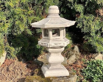 Concrete Asian pagoda statue Outdoor garden lantern figurine Japanese Zen backyard decoration