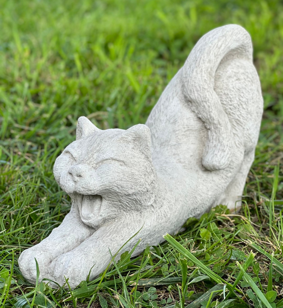 Stretching Cat Statue Concrete Cat Memorial Figurine Gift for Pet Lovers Lying Kitty Enjoying