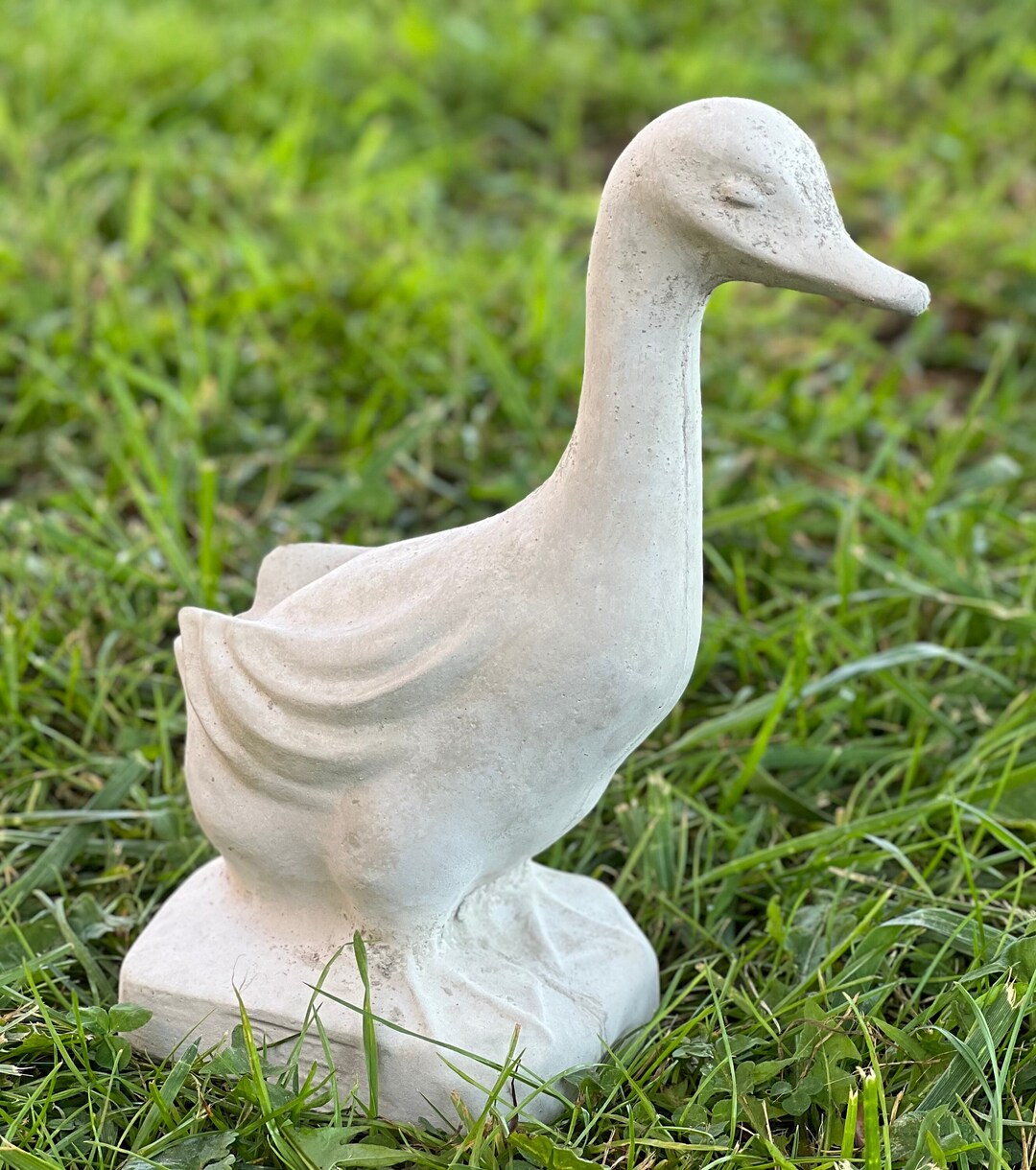 Cute Concrete Duck Statue for Garden Decoration Farm Animal Figurine