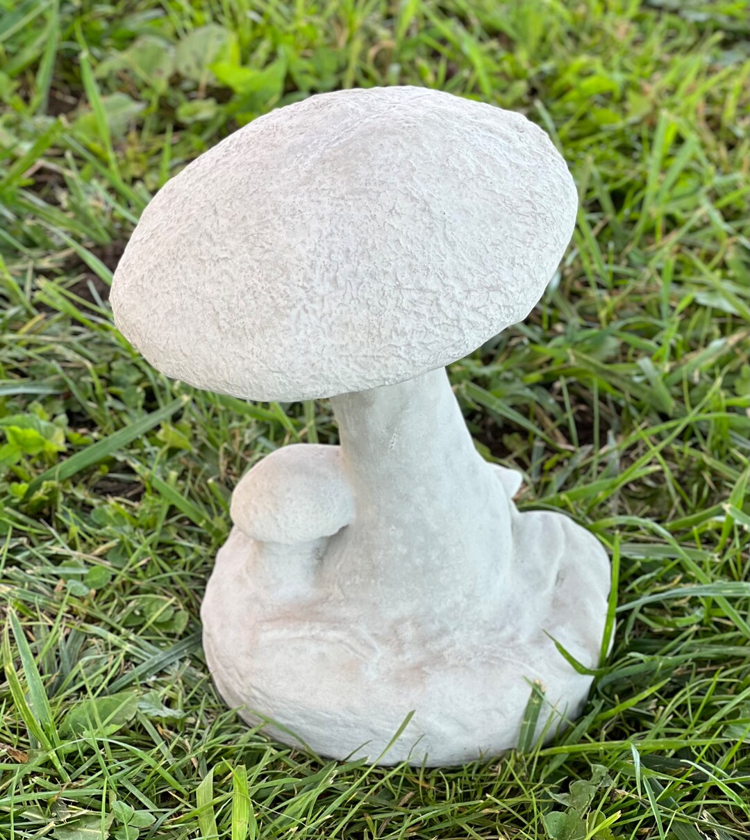 Realistic Garden Mushroom Statue Mushrooms in Grass Concrete