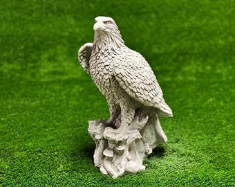 Eagle sitting on stump figure Concrete wild bird statue Outdoor garden eagle figurine