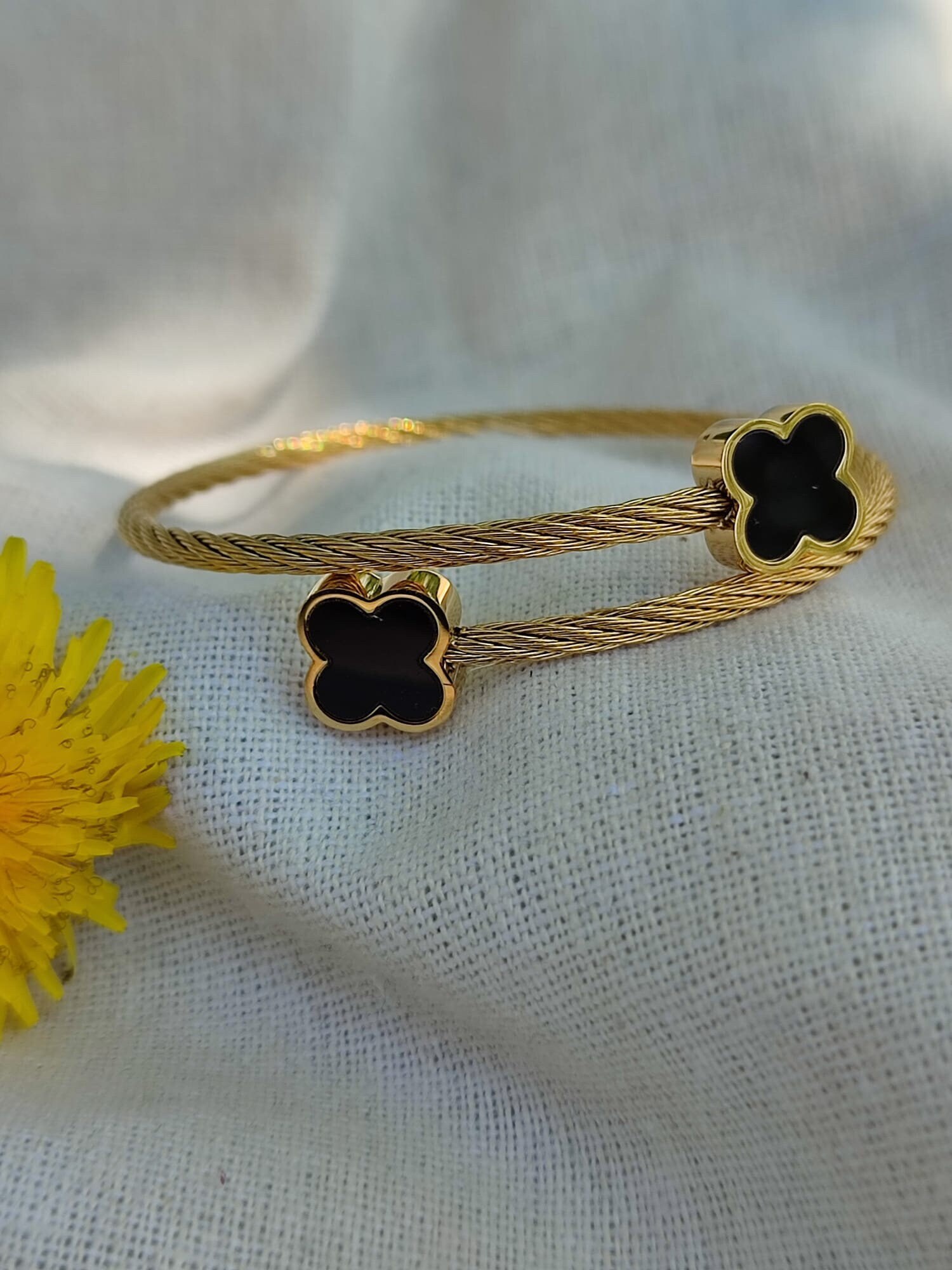 Kendra Black Clover Bracelet — Lynela's Fashion