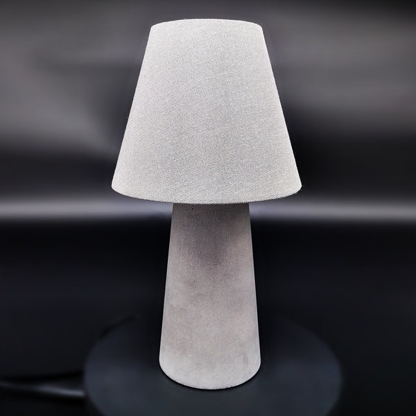 Beton Tischlampe "Kotai" in mittelgrau Kegelform Pilzlampe als skandi Japandi Nachttischlampe midcentury moderne schreibtisch led lampe