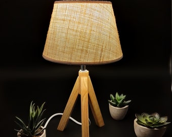 Dreibein Holz Tischlampe "Tribus" | midcentury Holzlampe | dekorative Tischleuchte | süße Ambiente Lampe | gemütliche Wohnzimmer Beleuchtung