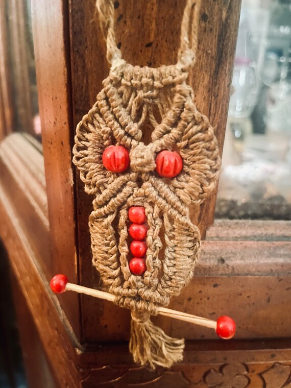 Vintage 1970s Macrame Owl Necklace