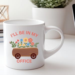 Będę w moim biurze, ceramiczny kubek z wózkiem na kwiaty - prezent dla miłośnika biura, kwiatowy kubek do kawy, uroczy kubek do herbaty, praca z domu, motyw ogrodniczy