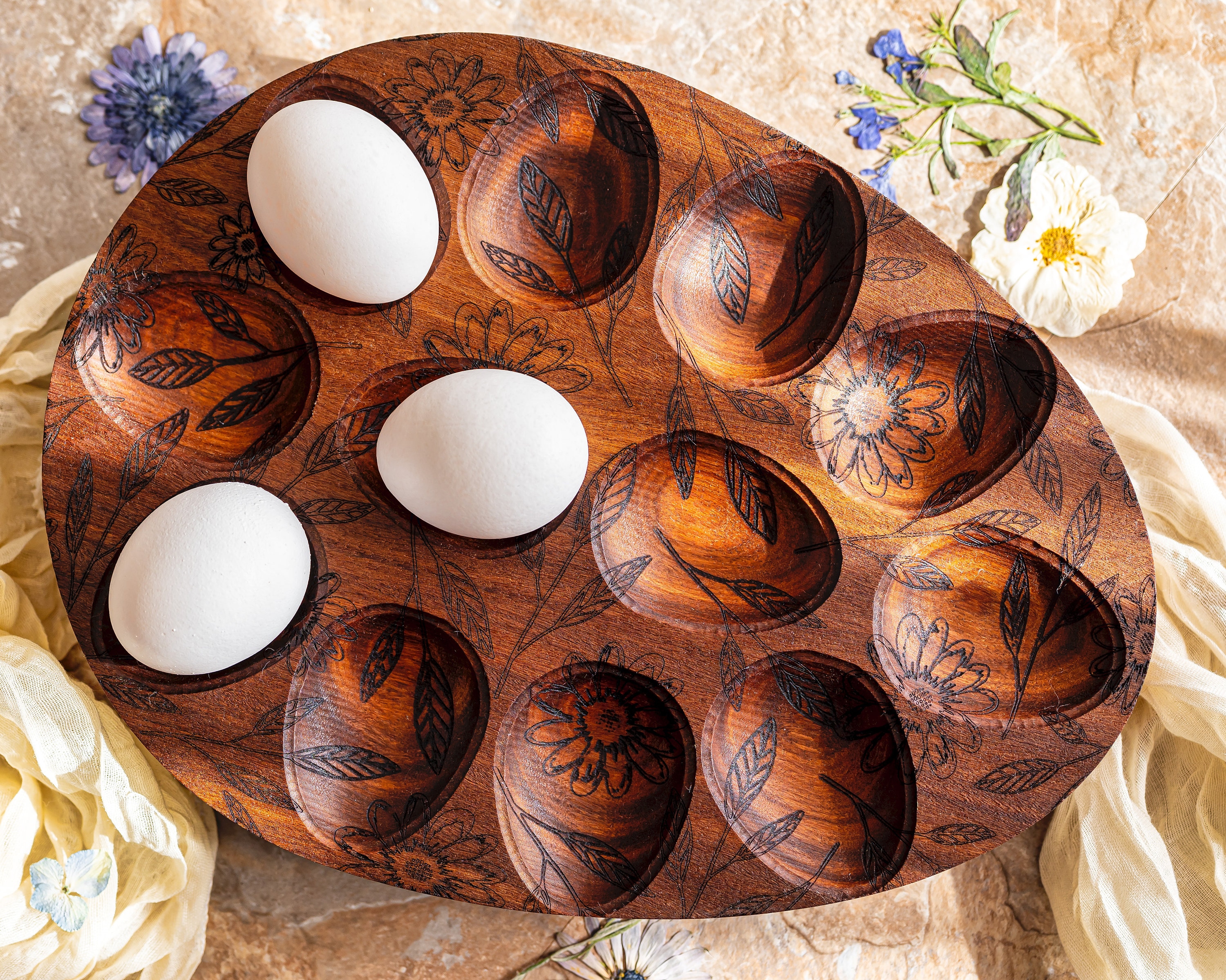 Flower Shaped Egg Holder - Wood - Charming and Efficient Way