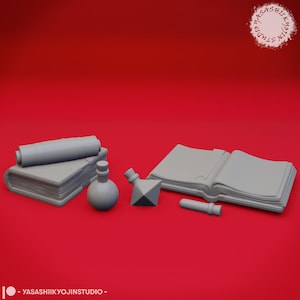 Puede incluir: Una colección de accesorios grises para juegos de rol de fantasía, que incluyen un rollo enrollado, un libro cerrado, una botella de poción, un vial y un pequeño cristal.