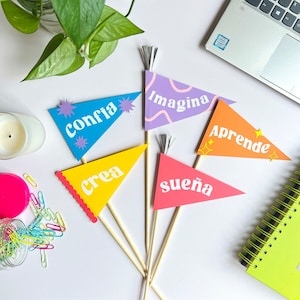Motivational Pennant Plant Stakes (Set of 3): Spanish/English Office Decor