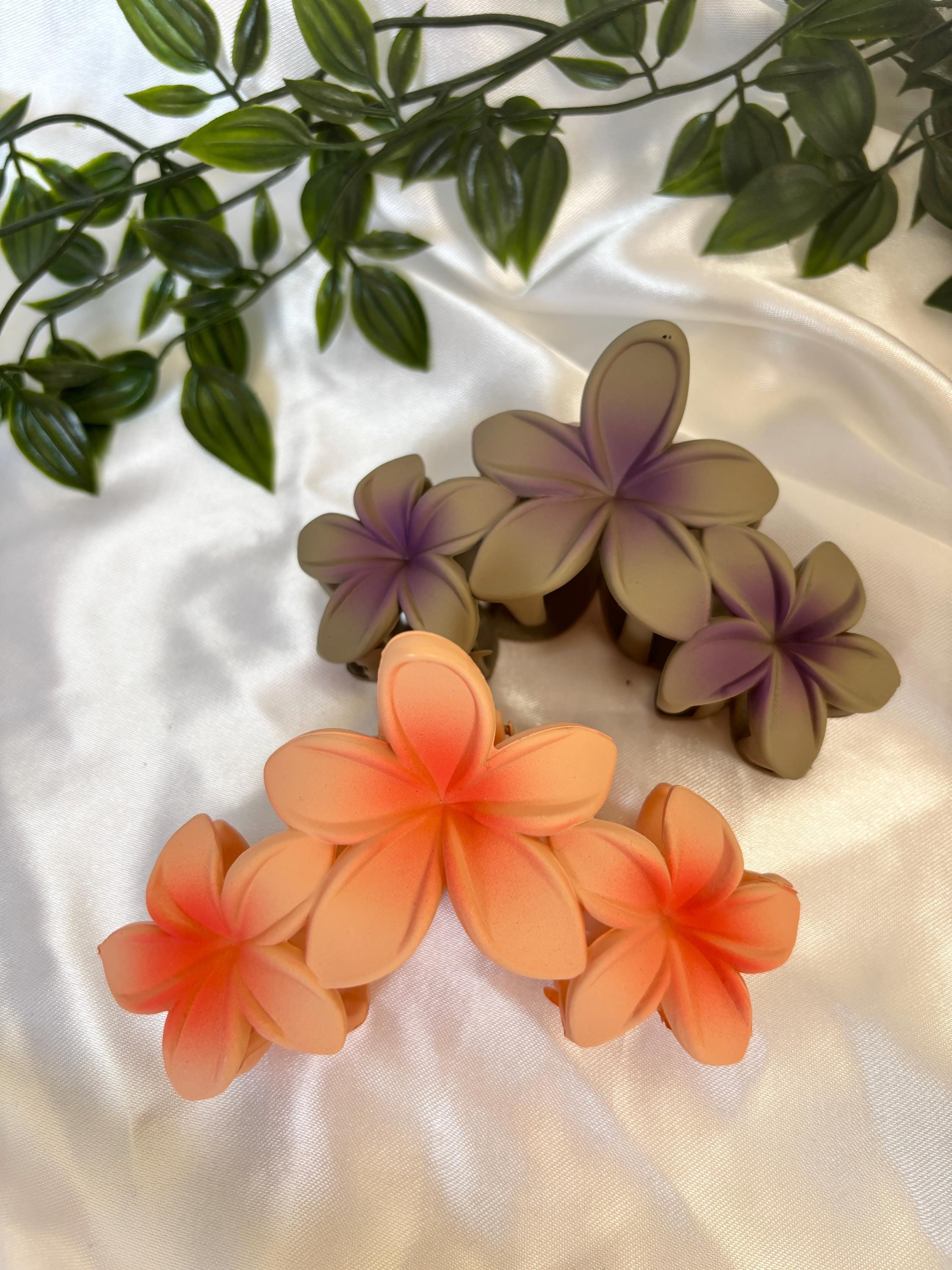 3 X Mittelgroße Plumeria-Krallenclips (C#) – Dekorative Haaraccessoires