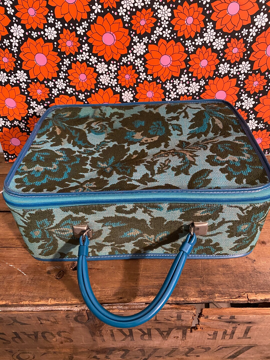 Vintage AVON 1960s verde acqua e blu arazzo stampa valigia, borsa - Main Image