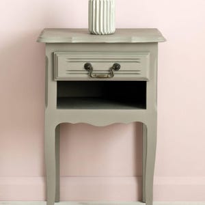 Annie Sloan Chalk Paint® - French Linen - The 3 Painted Pugs