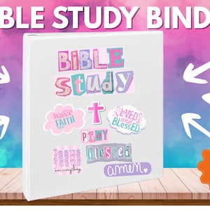 Peut inclure: Un classeur blanc pour l'étude de la Bible avec des autocollants colorés. Les autocollants incluent les mots "Bible Study", "Have Faith", "Pray", "Loved and Blessed" et "Blessed". Le classeur est sur une surface en bois.