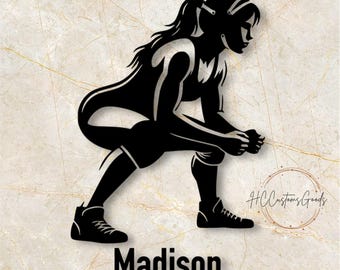 Op de afbeelding: Zwart-witte silhouet van een worstelaar in een gehurkte positie, met een kopbeschermer. De worstelaar draagt een singlet en de naam "Madison" staat eronder.