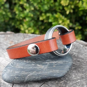 Pulsera de cuero con anillo: pulsera de boda de recuerdo, joyería para el duelo, opción de personalización