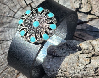 Turquoise flower leather cuff - cowgirl turquoise jewelry - southwest leather cuff - turquoise flower leather cuff - unisex leather jewelry