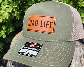 Cappello Dad Life: Cappello da camionista con toppa in pelle personalizzata
