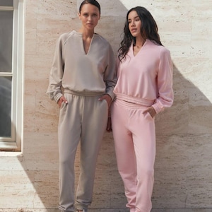 Casual womens tracksuit two piece outfit sweatshirt and joggers set loungewear plus size available soft comfy everyday wear