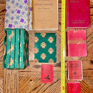 Antique Collectibles Petite French books, Set of 11 / Antique Collectibles Petites livres français, Set de 11/ Miniature Rare Ephemera books
