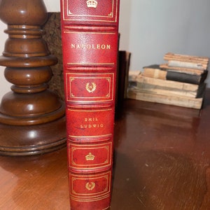 Napoleon By Emil Ludwig 1926, Vintage Collectible Rare Leather guilted engraved marbled hardcover book w/ Antique rare newspaper clippings