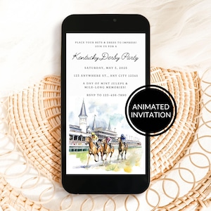 Puede incluir: Un smartphone muestra una invitación a una Kentucky Derby Party. La invitación incluye texto, una imagen de acuarela de una carrera de caballos y las palabras "Animated Invitation". El fondo es una cesta tejida.