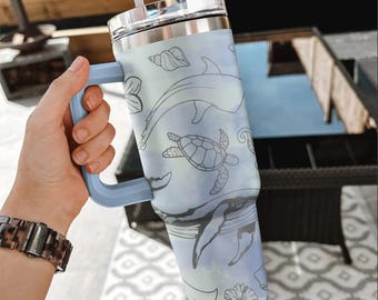 Gepersonaliseerde gegraveerde beker walvis en oceaanscène, walvis gegraveerde beker van 40 oz, cadeau strandliefhebber, 40 oz oceaanbeker, cadeau walvisliefhebber