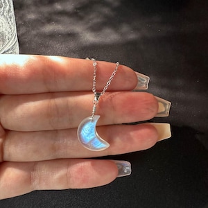 Halsband med naturlig regnbågssten i 925 silver med måne och gratis smyckesask