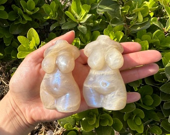 2.8&quot;  Plus Size Blue Moonstone Goddess Model