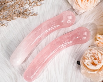 Varita de masaje de cuarzo rosa natural de 7" con cristal de cuarzo.