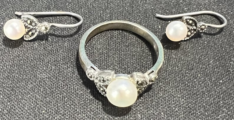 Set di anelli e orecchini vintage in argento 925 con perle e diamanti misura 6,5 immagine 1