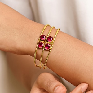 Bracelet manchette élégant en or avec quartz grenat, bijoux d&#39;inspiration vintage, accessoire de mode réglable, cadeau pour elle